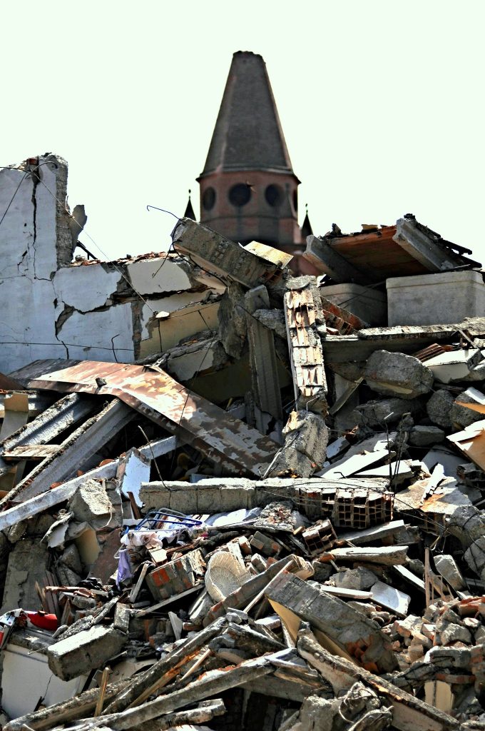 macerie_-_cavezzo_-_province_of_modena_-_2012_northern_italy_earthquake.jpg